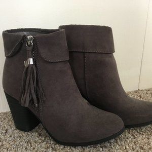 gray ankle boots (size 6)